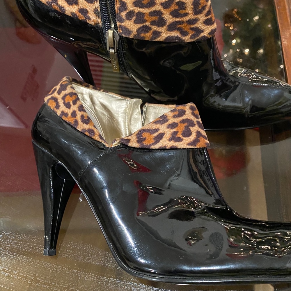 💥💥Guess leopard and black patent booties ❤️❤️